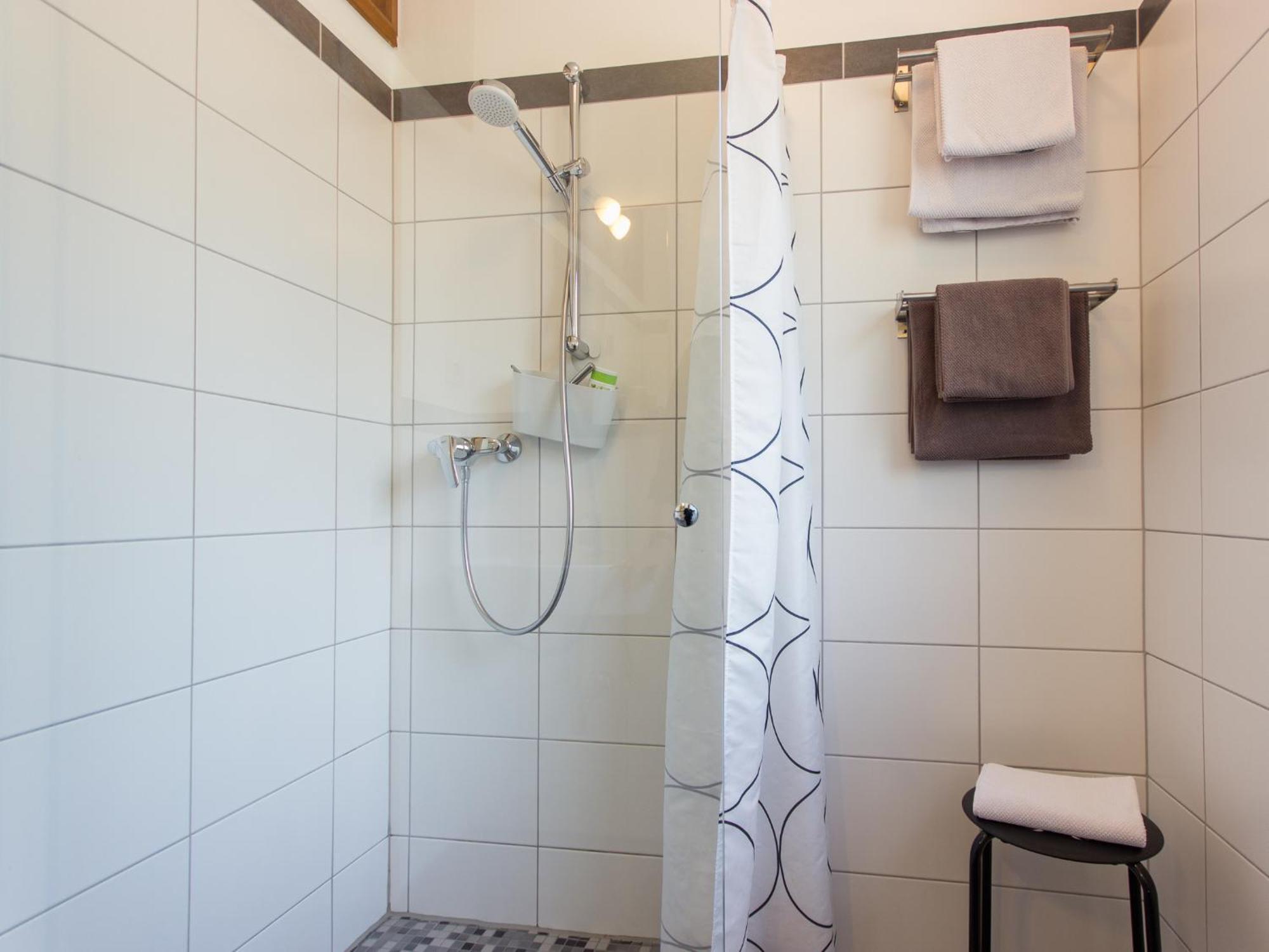 Appartement Schwaab-scherr, Genau Zwischen Bernkastel-kues Und Traben-trarbach, Mit Kostenlosem Oepnv-ticket Fuer Bus Und Bahn, Parkplaetzen Und Fahrradgarage *